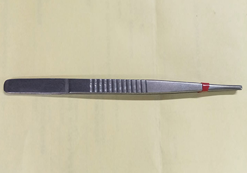 Dissection-forceps-tooth