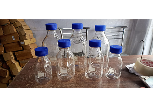 Glass-Bottle-with-screws-cap 500 ml